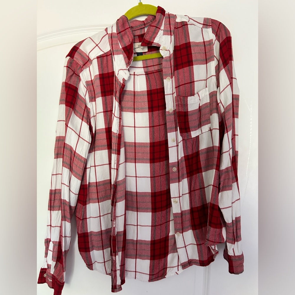 Universal Thread Red & White Plaid Flannel Shirt (Large)